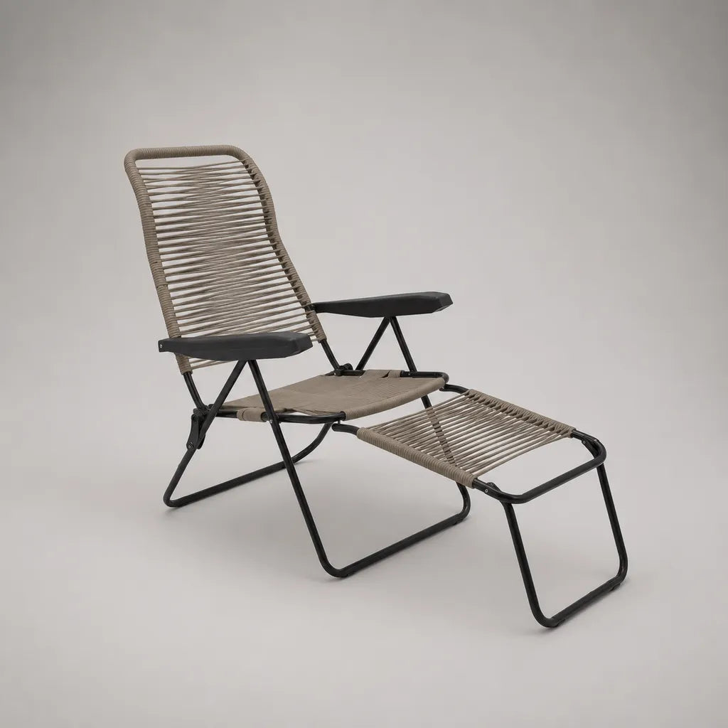 Klappbare Gartenliege mit Fußstütze aus Stahl und PE-Geflecht, Taupe und Schwarz, 160 × 65 × 105 cm